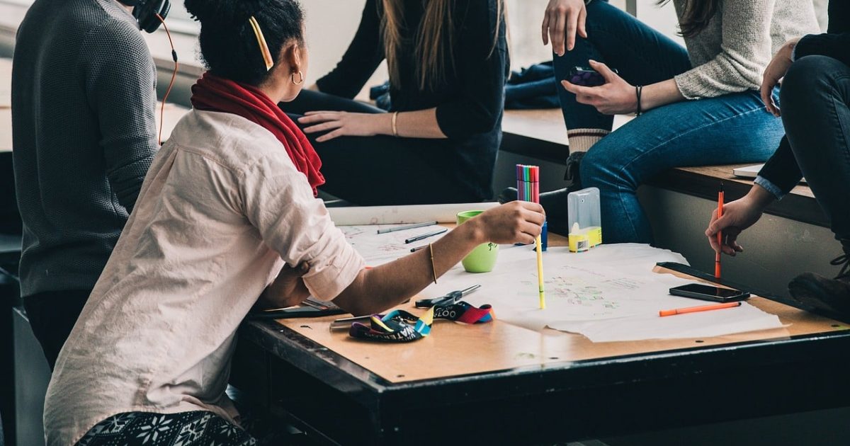 Cos'è la tecnica dello brainstorming, come utilizzarla in classe