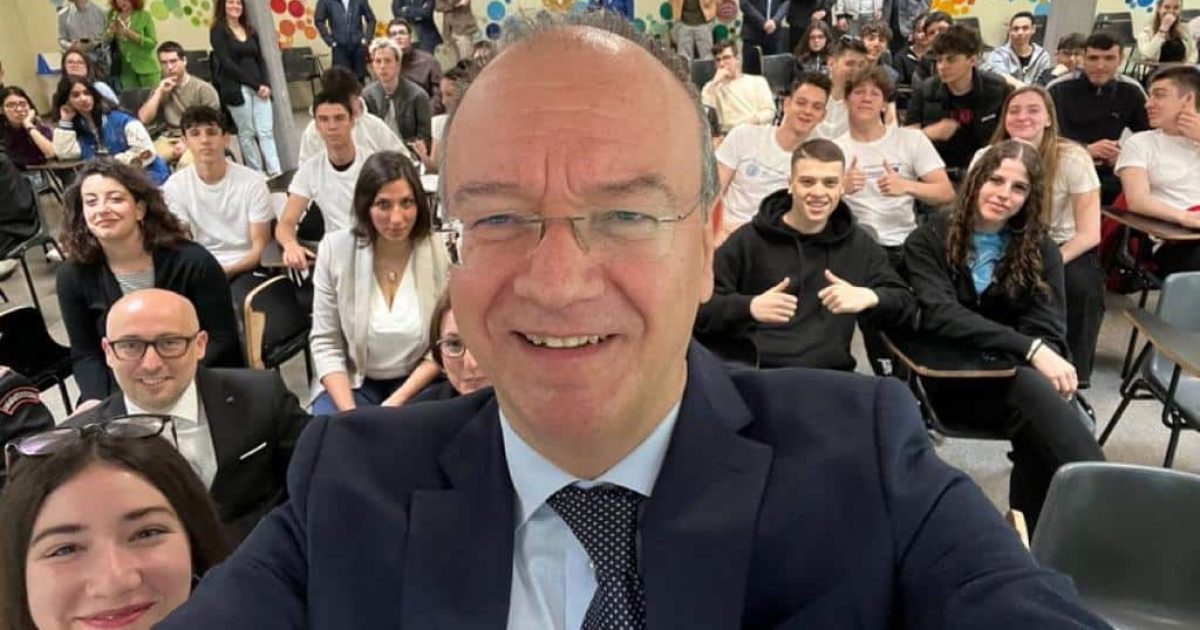 Emergenza Italia La mancanza di allineamento tra scuola e lavoro preoccupa il Ministro Valditara