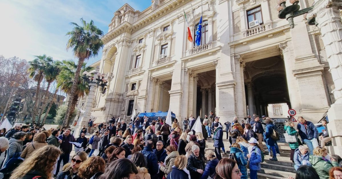 DIGNITÀ E LIBERTÀ AI DSGA – IN CORSO LA MANIFESTAZIONE A ROMA